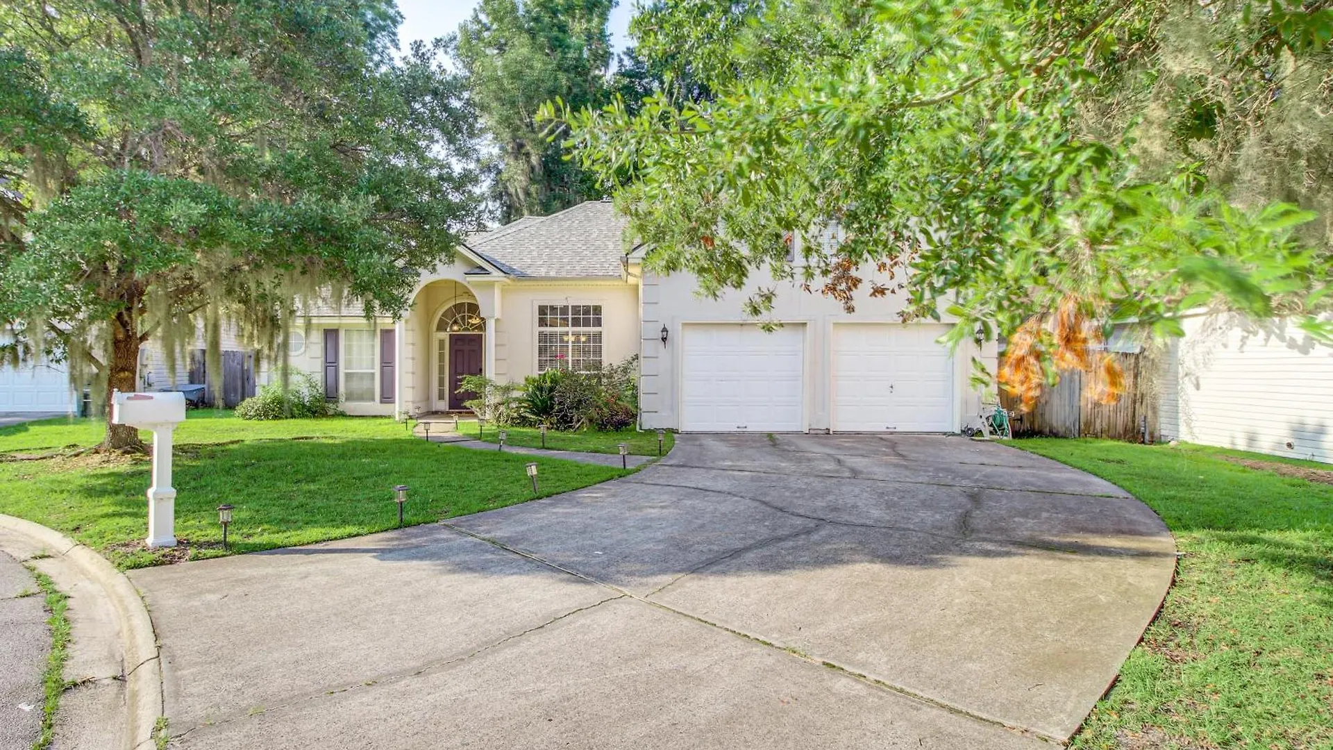 Pet-Friendly Savannah Home With Cozy Fireplace!