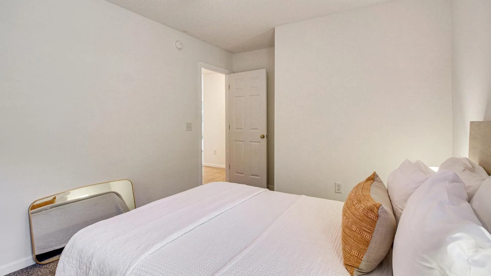 Pet-Friendly Savannah Home With Cozy Fireplace! 0*,