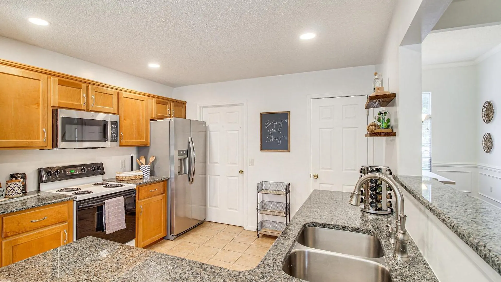 Pet-Friendly Savannah Home With Cozy Fireplace! Holiday home