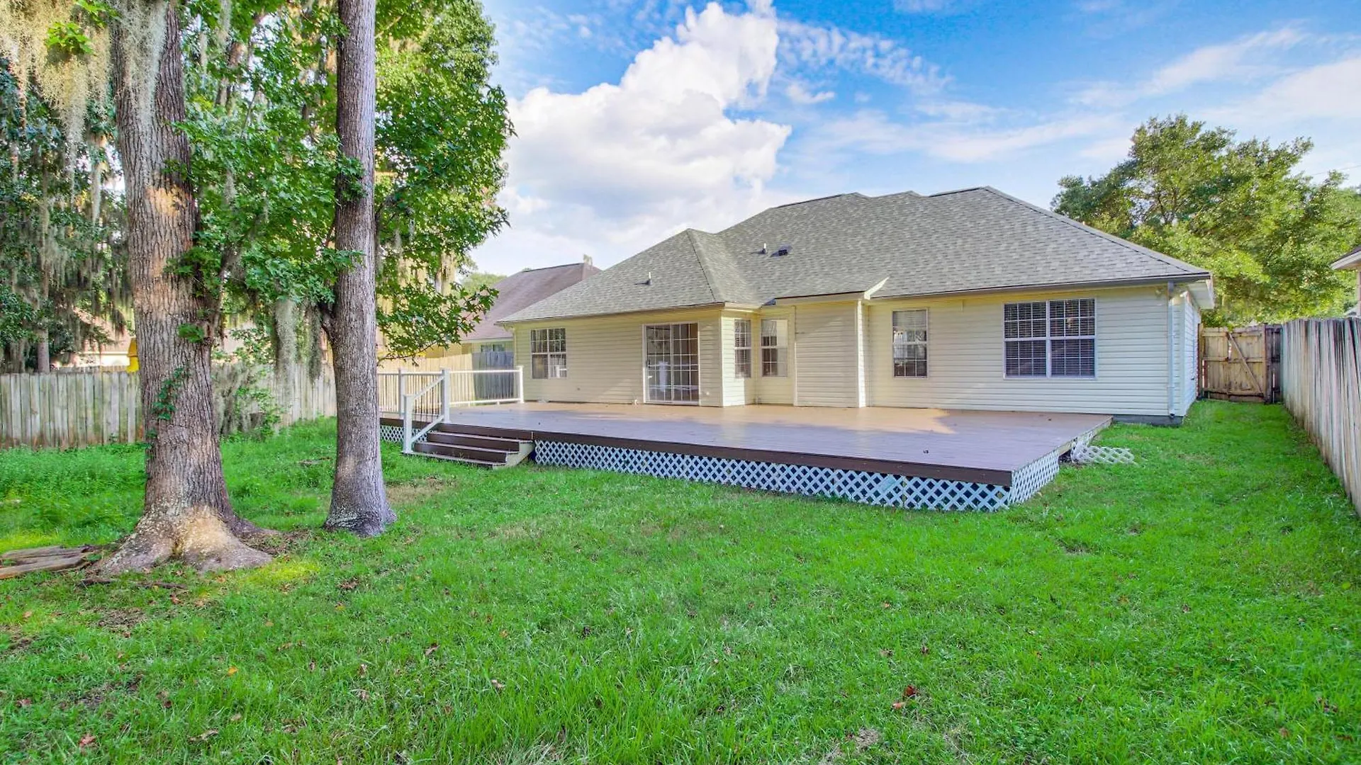 Pet-Friendly Savannah Home With Cozy Fireplace!
